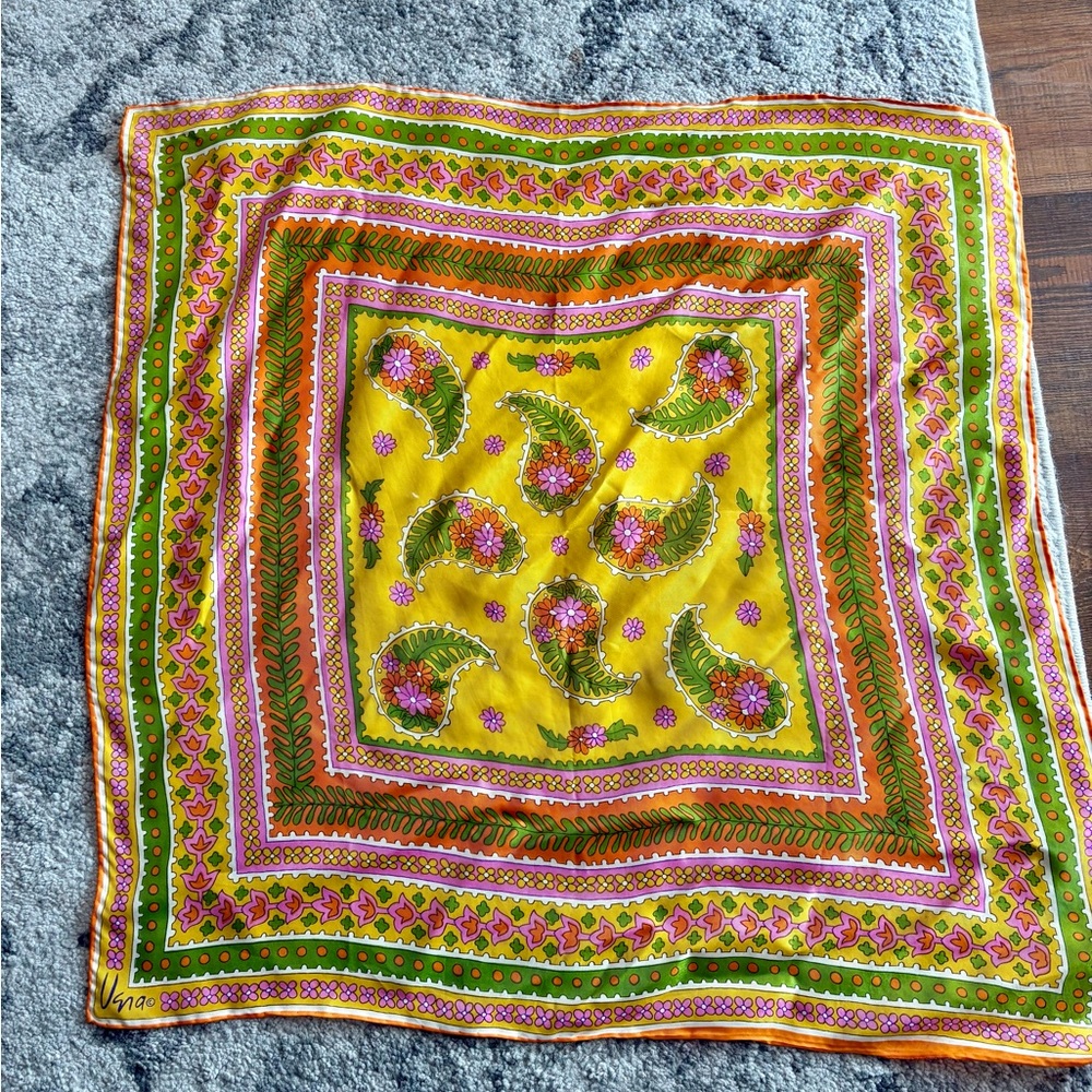 Vera Neumann Groovy Vintage Scarf - Picture 5 of 6